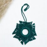 Makramee-Ring-Wandbehang-Wohndeko-Wanddeko-Autodeko-Autohaenger-gruen-handgemachtes-Unikat-dunkelgruen-tannengruen