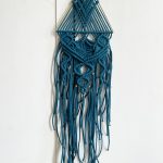 Makramee-Wandbehang-Wohndeko-petrol-handgemachtes-Unikat-Geschenk-Dreieck